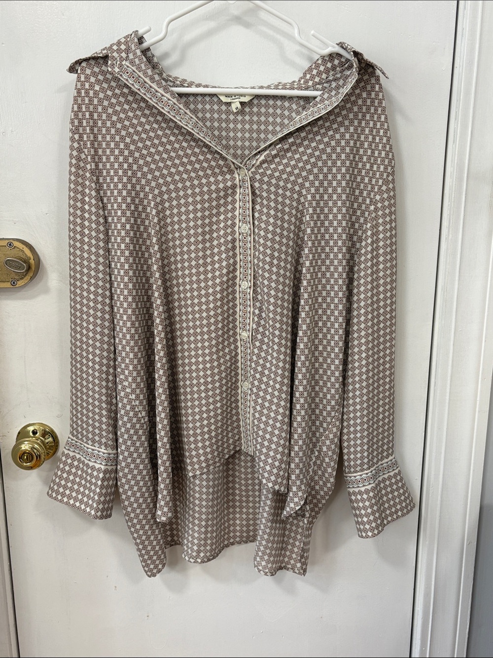 Max Studio LONDON Taupe Geometric Button-Front Blouse